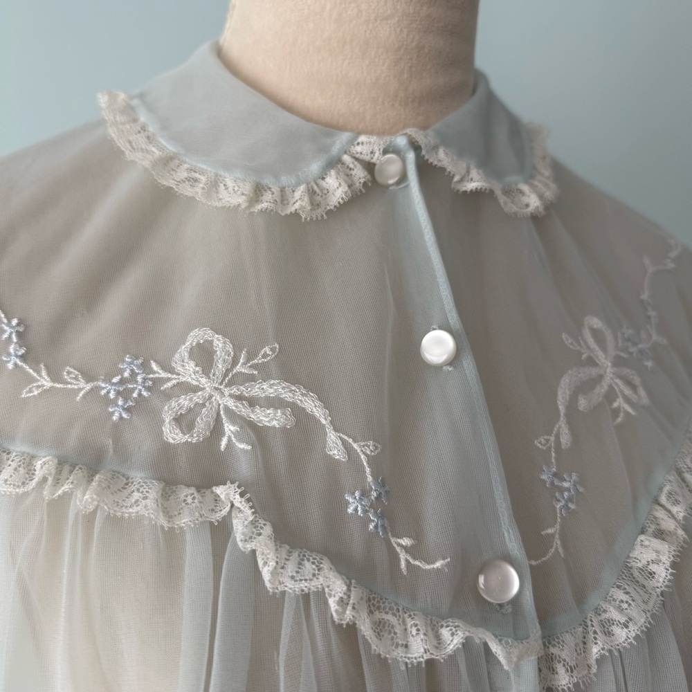 🤍 Rogers Vintage Sheer Peignoir Nightgown Light Blue Embroidered Front & Back 🤍 - Picture 3 of 14